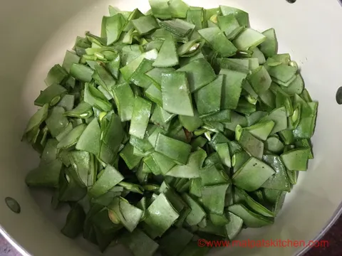 Avarakkai (Broad Beans) Sambar Cut